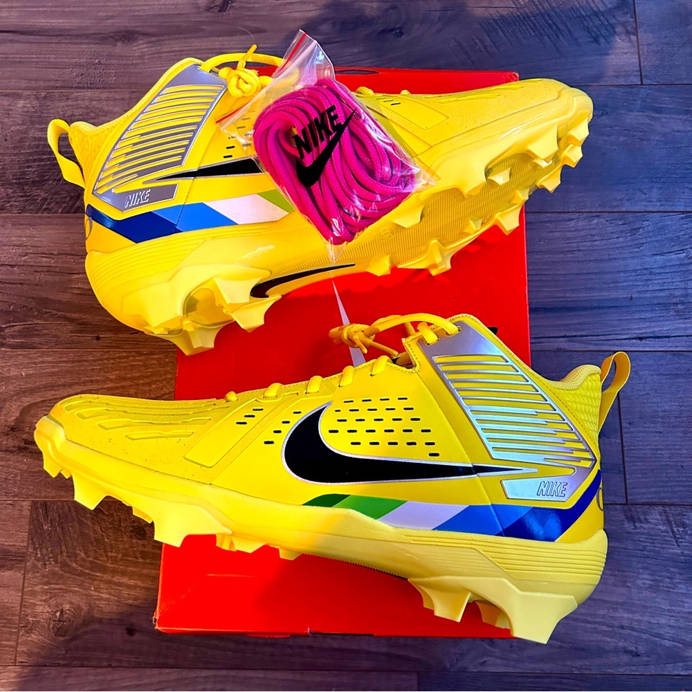 Nike Oregon Ducks PE Football Cleats Stomp Out Cancer Men’s 14 NEW
